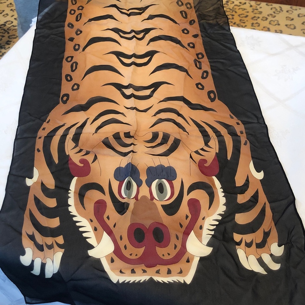Tiger scarf